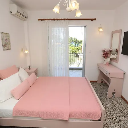 Kastoria Aparthotel 2*
